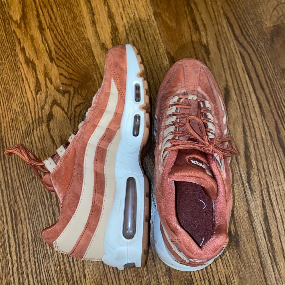 Nike Air Max 95 peach